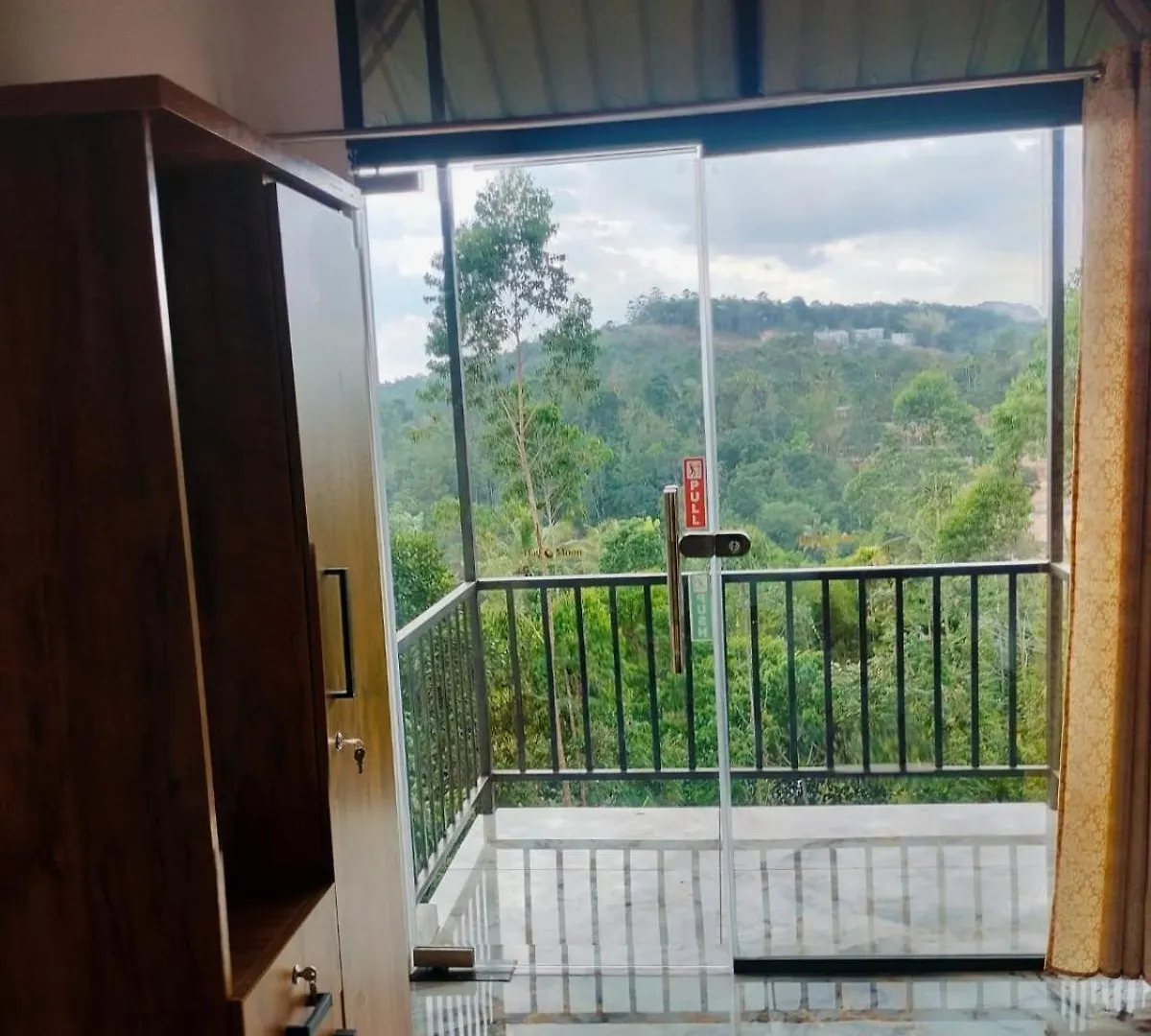 Half Moon Holiday Home - 8Bhk Munnar Indien