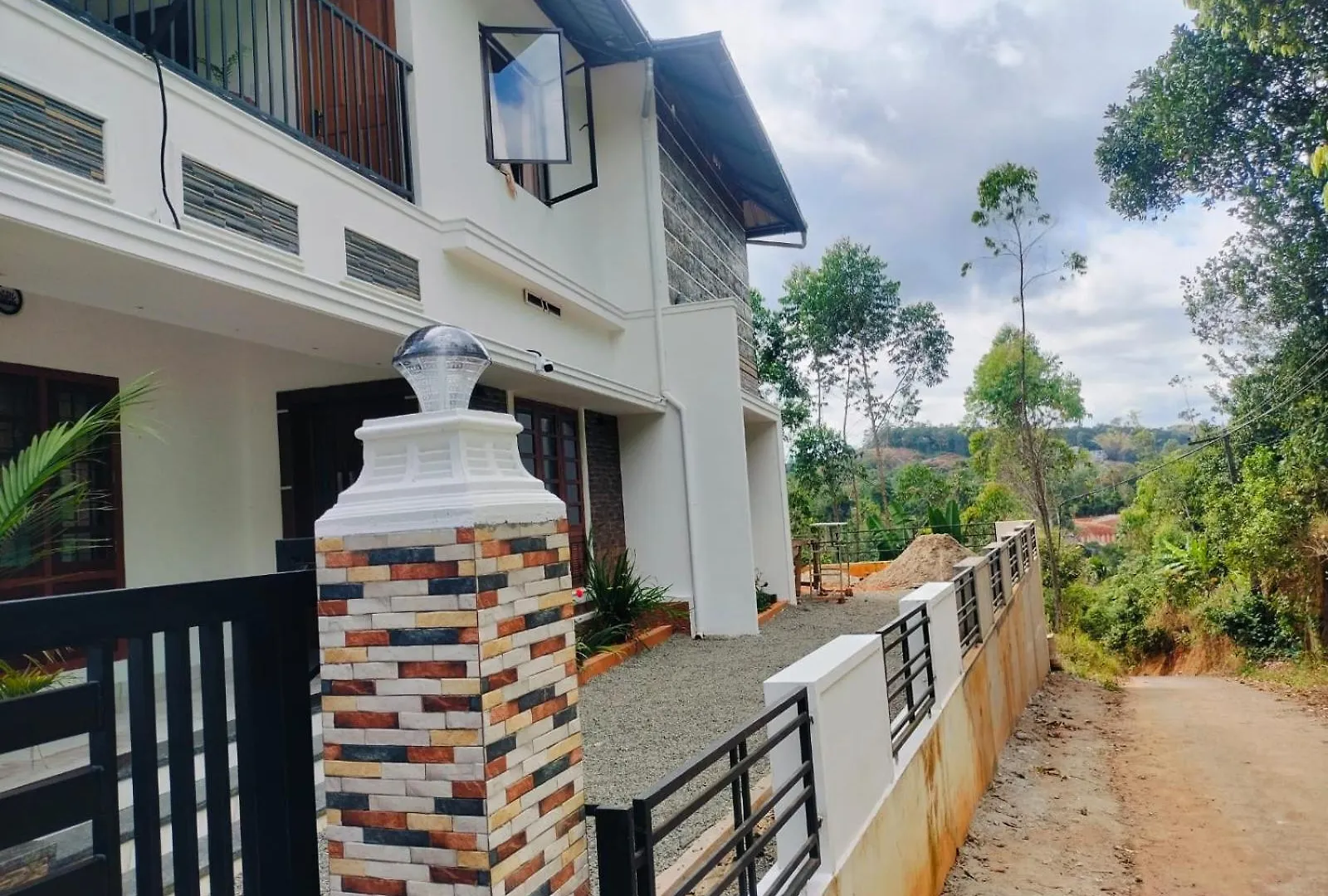 Half Moon Holiday Home - 8Bhk Munnar